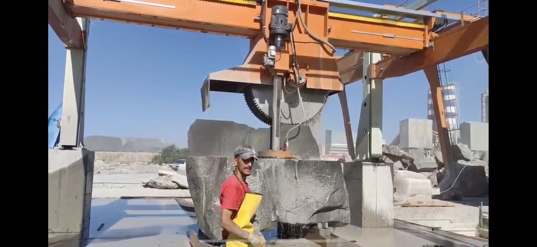 최신 회사 사례 아르메니아 4 기둥 다발 블록 절단 기계